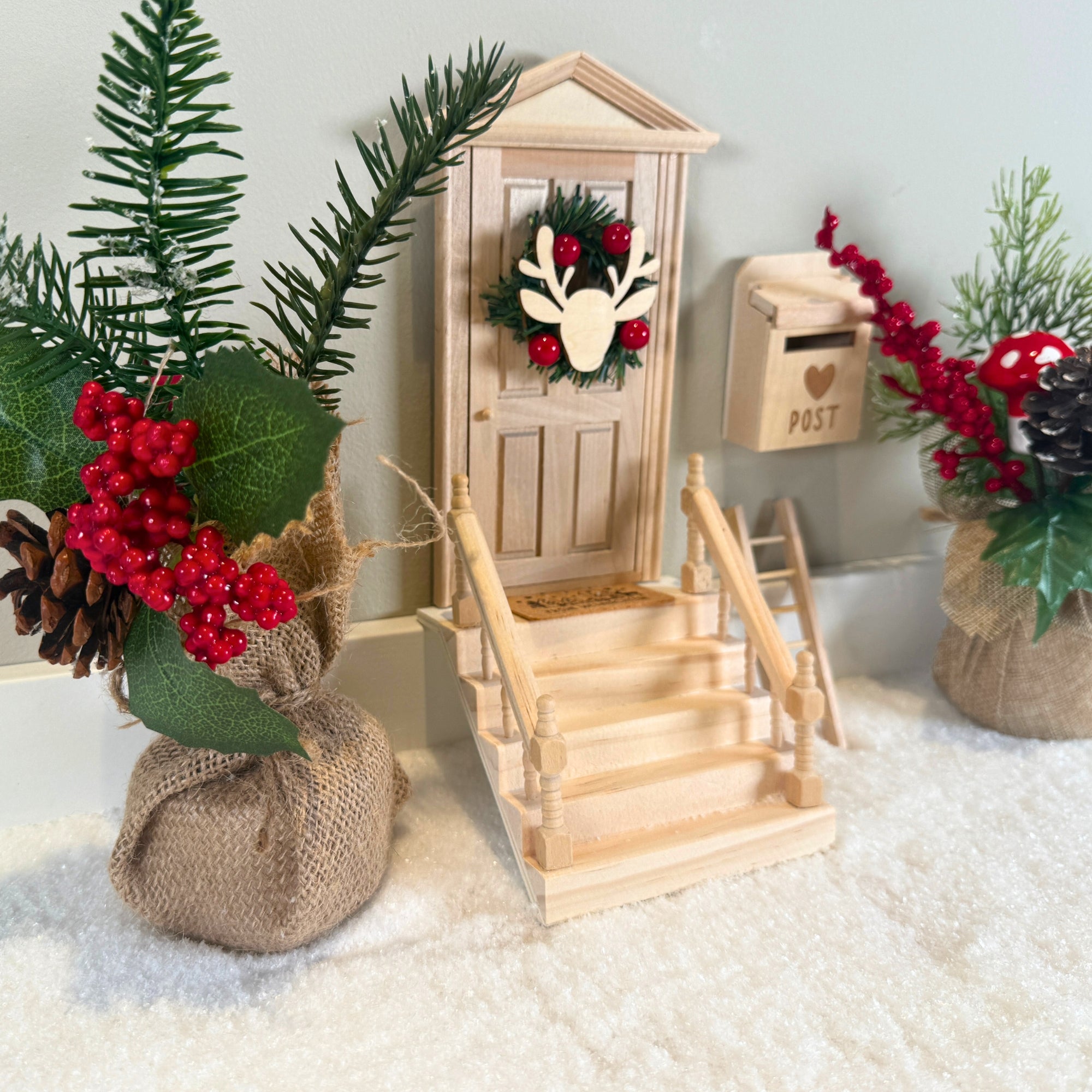 Wichtel Deko-Bäumchen – 2er-Set mit Zapfen & Beeren